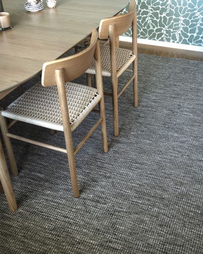 Kolding dark grey – håndvevd ullteppe