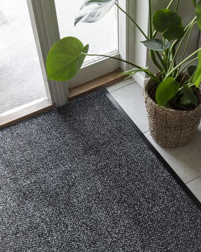 Strata svart/grå - entrématte i metervare
