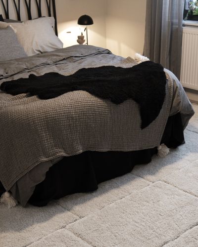 Curly svart – krøllete saueskinn