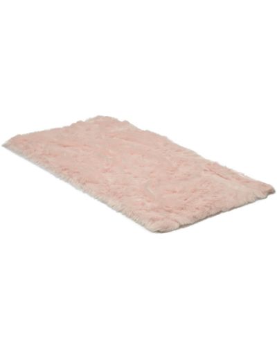 Fur rosa - saueskinn i kunstmateriale 