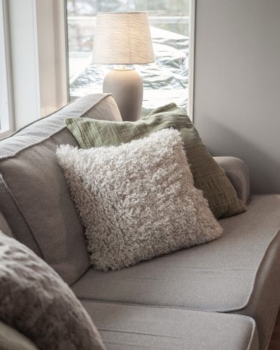 Wooly beige – kunstig saueskinnspute
