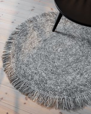 Grå