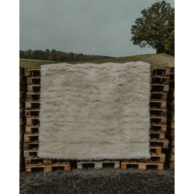April bone white – håndknyttet ryeteppe