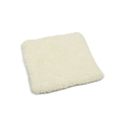 Curly pad hvit – firkantet stolpute polstret med krøllete saueskinn