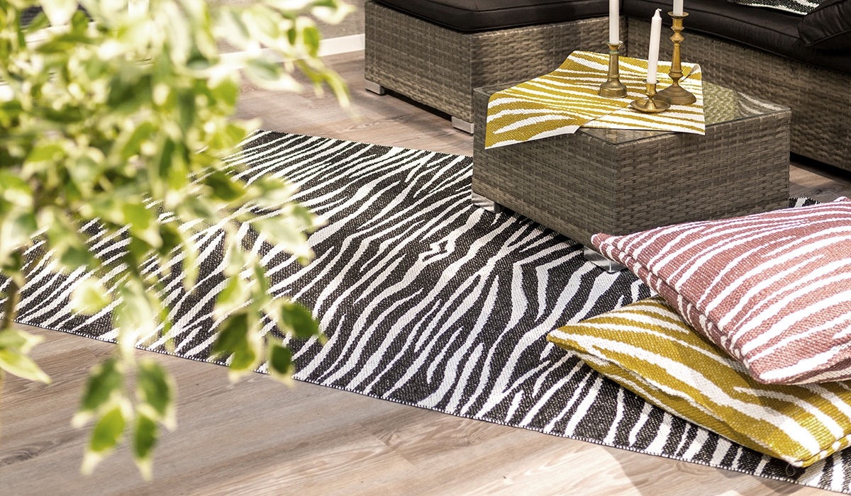 Plastteppet Zebra i uterommet